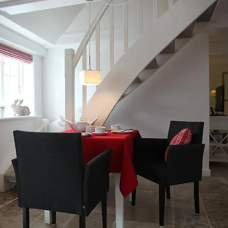 Persimmon-im-haus-kapitaen-groot Keitum